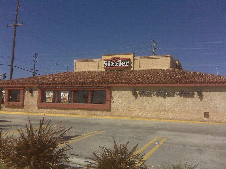 803-805 W Palmdale Blvd, Palmdale, CA for lease - Building Photo - Image 2 of 9