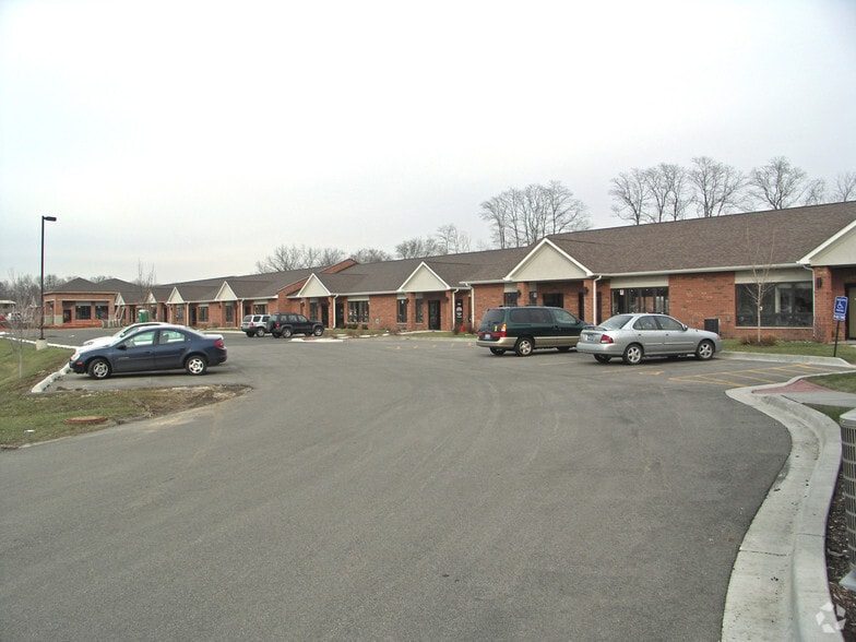 820 E Terra Cotta Ave, Crystal Lake, IL à vendre - Photo du bâtiment - Image 2 de 71