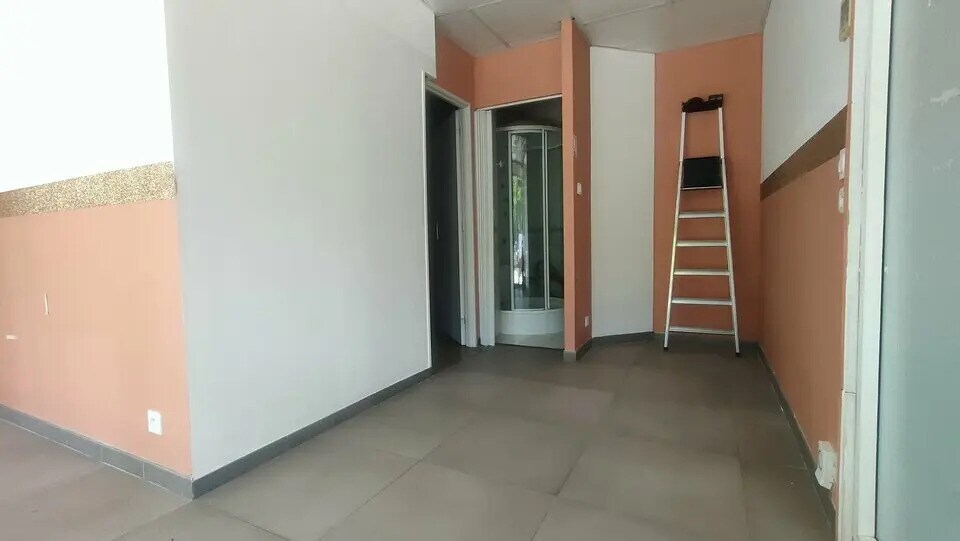 Commerce de détail dans SAINT-CESAIRE à louer - Photo intérieure - Image 3 de 7