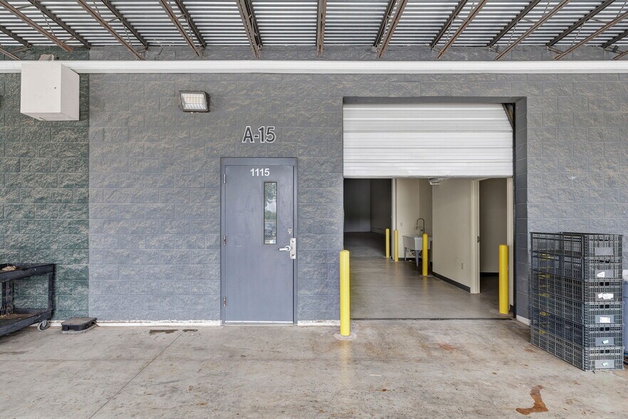 9342 SE Loop 410, San Antonio, TX à louer - Photo du bâtiment - Image 3 de 31
