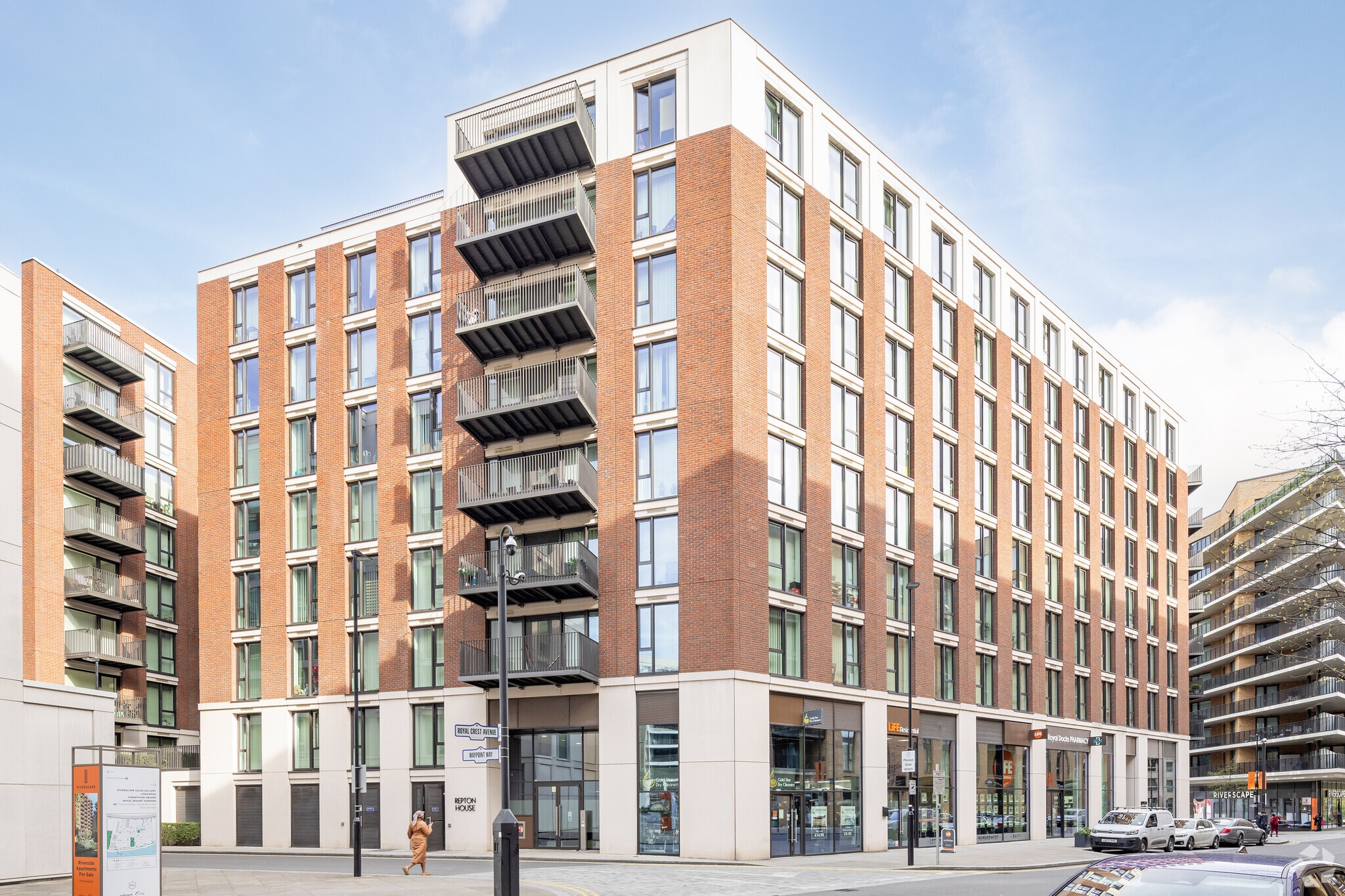 6 Starboard Way, London for sale Primary Photo- Image 1 of 7