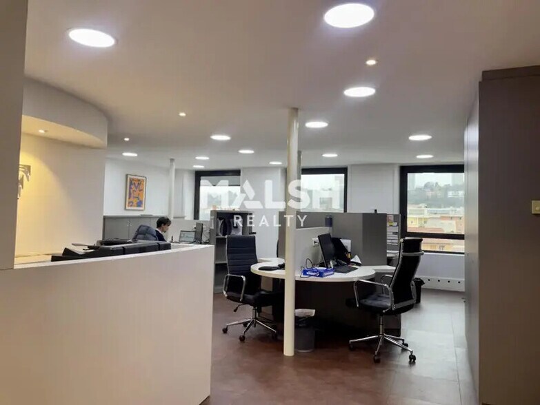Bureau dans Lyon à vendre - Photo du bâtiment - Image 3 de 12