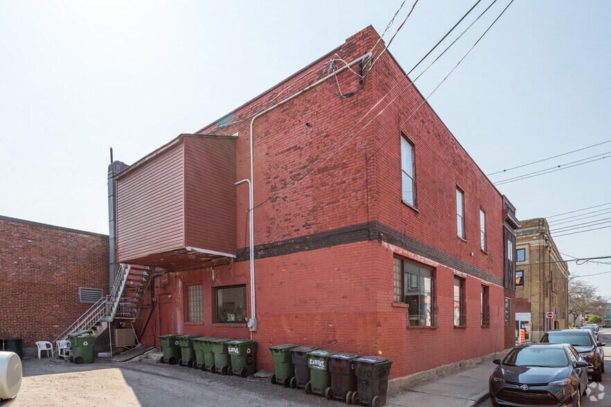 870-898 Rue Notre-Dame O, Montréal, QC à louer - Photo du bâtiment - Image 3 de 6