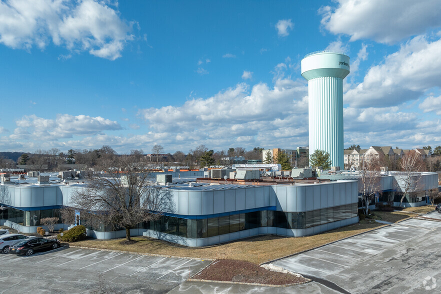 100 Corporate Blvd, Yonkers, NY à louer - Photo principale - Image 1 de 5