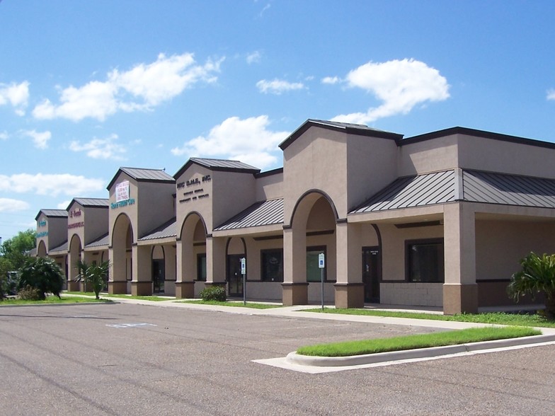 3118-3122 Center Pointe Dr, Edinburg, TX for lease - Primary Photo - Image 1 of 66