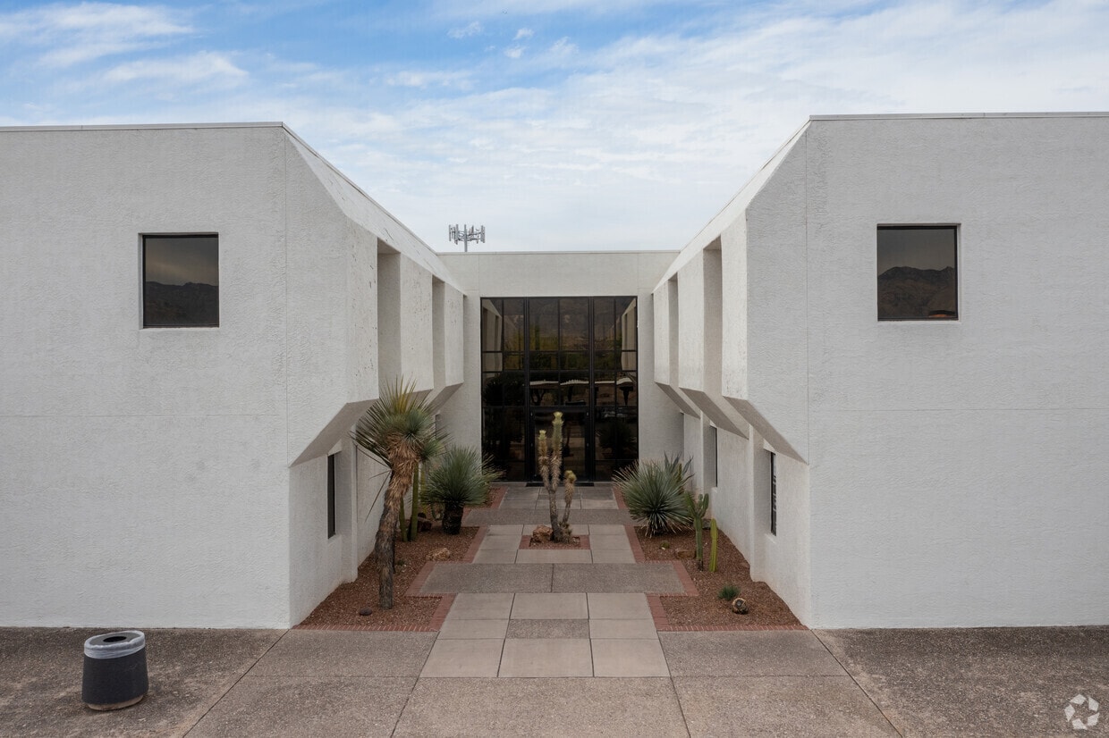 2500 N Pantano Rd, Tucson, AZ for lease Building Photo- Image 1 of 2