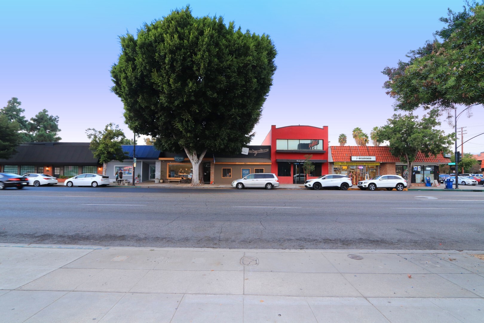 3806 W Magnolia Blvd, Burbank, CA à vendre Photo du bâtiment- Image 1 de 1