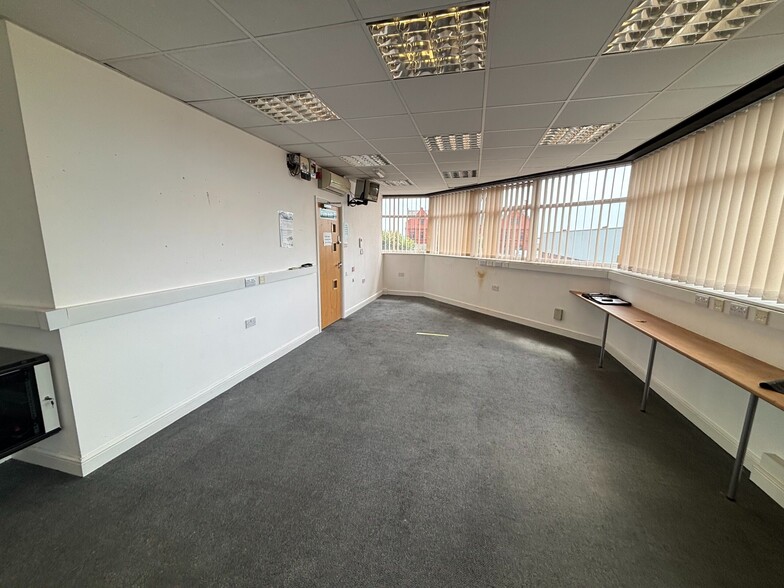 33 Lord St, Leigh for lease - Interior Photo - Image 3 of 7