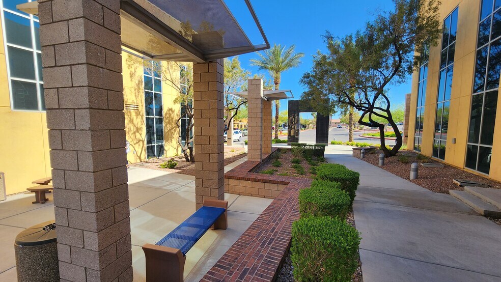 9960 W Cheyenne Ave, Las Vegas, NV à vendre - Photo du bâtiment - Image 3 de 14