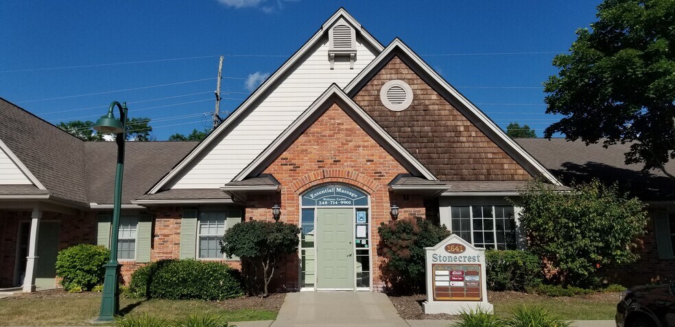 1641 S Milford Rd, Highland Township, MI à louer - Photo du bâtiment - Image 2 de 11