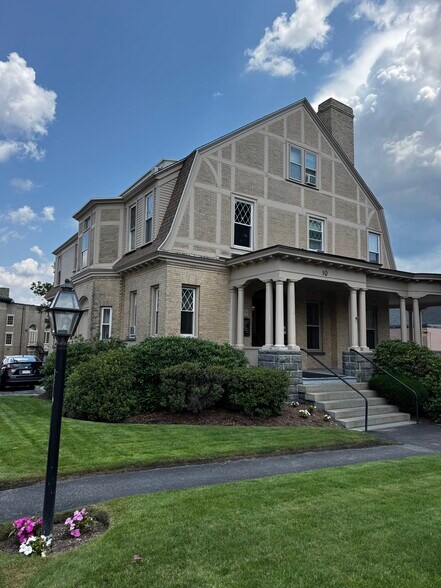10 Institute Rd, Worcester, MA à louer - Photo du bâtiment - Image 2 de 10