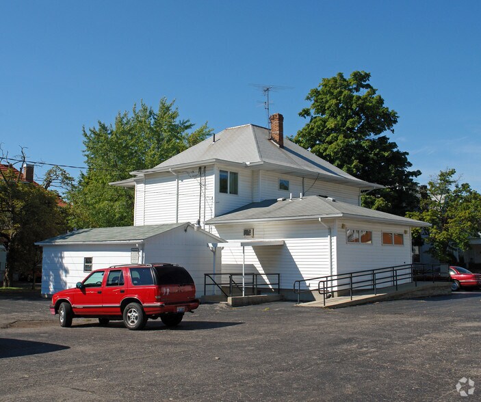 914 N Limestone St, Springfield, OH à vendre - Photo du bâtiment - Image 2 de 10