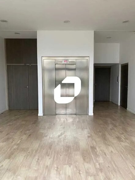 Office in Gennevilliers for lease - Interior Photo - Image 3 of 15