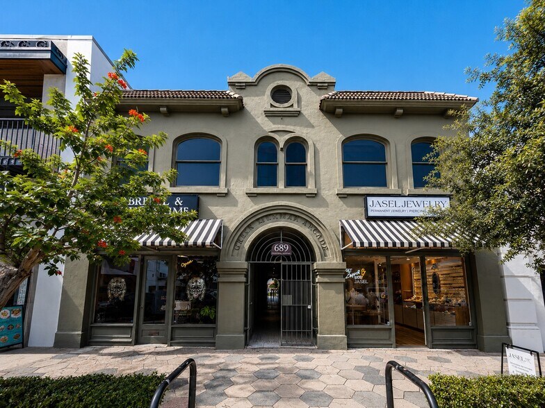 689 Central Ave, Saint Petersburg, FL à vendre - Photo du bâtiment - Image 2 de 18