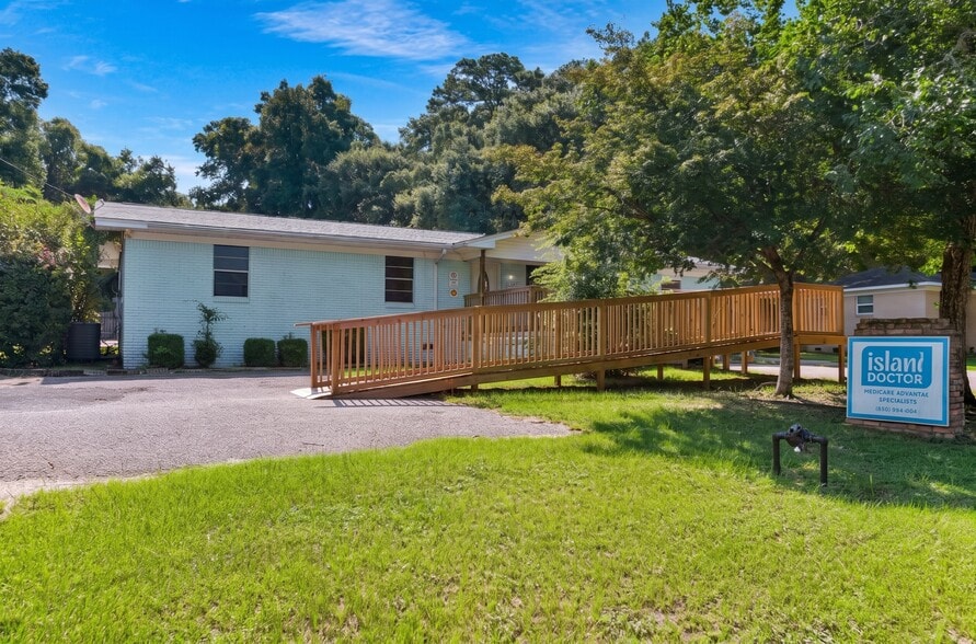 4542 Alba St, Pace, FL for sale - Building Photo - Image 3 of 11
