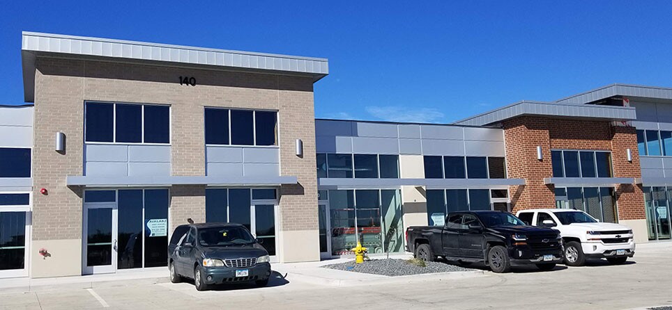 140 Jordan Creek Pky, West Des Moines, IA à louer - Photo du bâtiment - Image 2 de 4