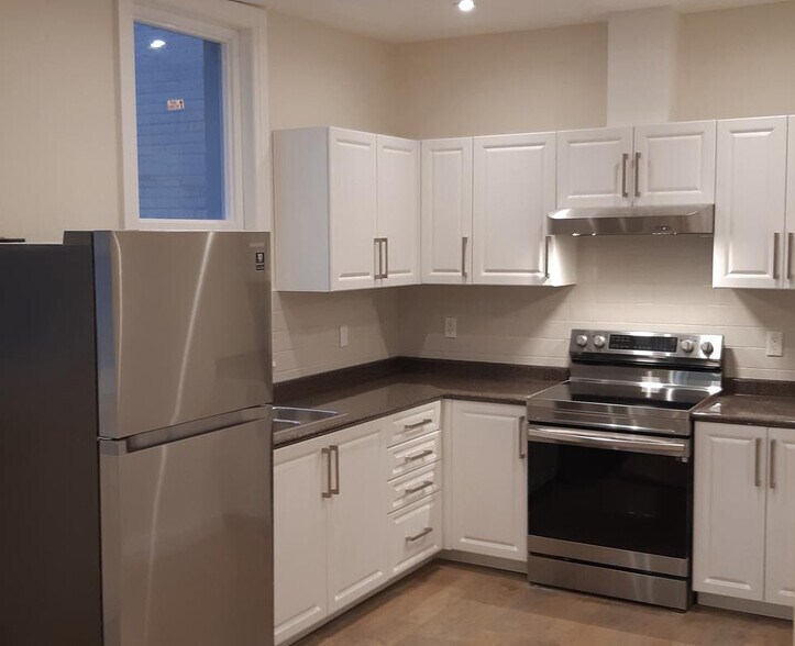 2004 Queen St E, Toronto, ON à vendre - Photo intérieure - Image 2 de 4