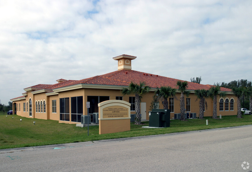 13751 Metropolis Ave, Fort Myers, FL for lease - Building Photo - Image 3 of 5