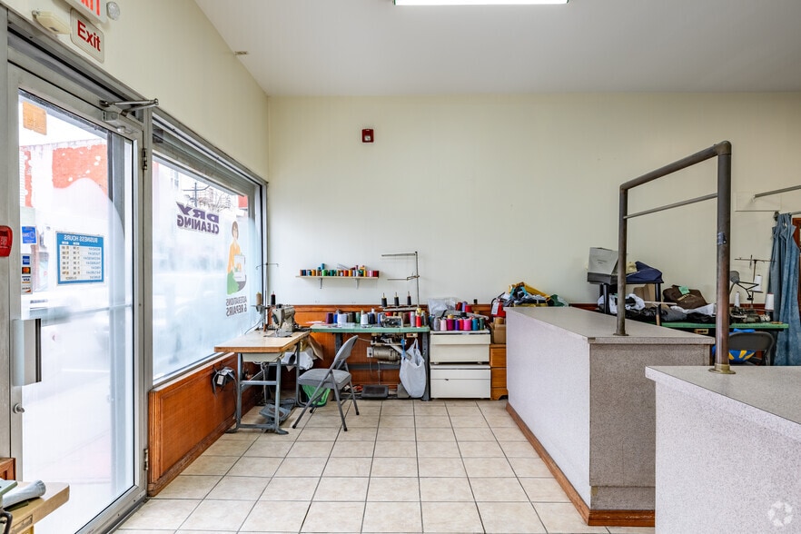 2004-2006 Bergenline Ave, Union City, NJ for lease - Interior Photo - Image 2 of 18