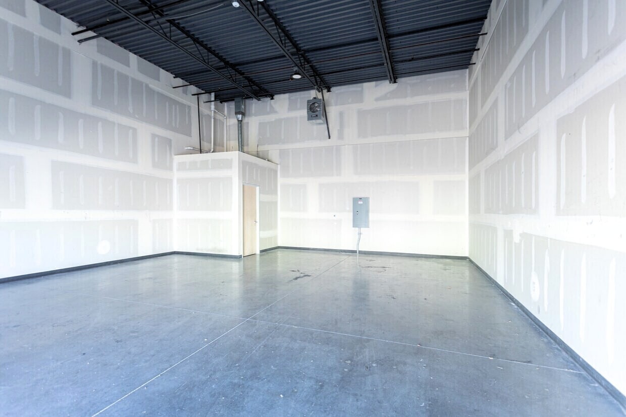 317 N 2000 W, Springville, UT for lease Interior Photo- Image 1 of 4