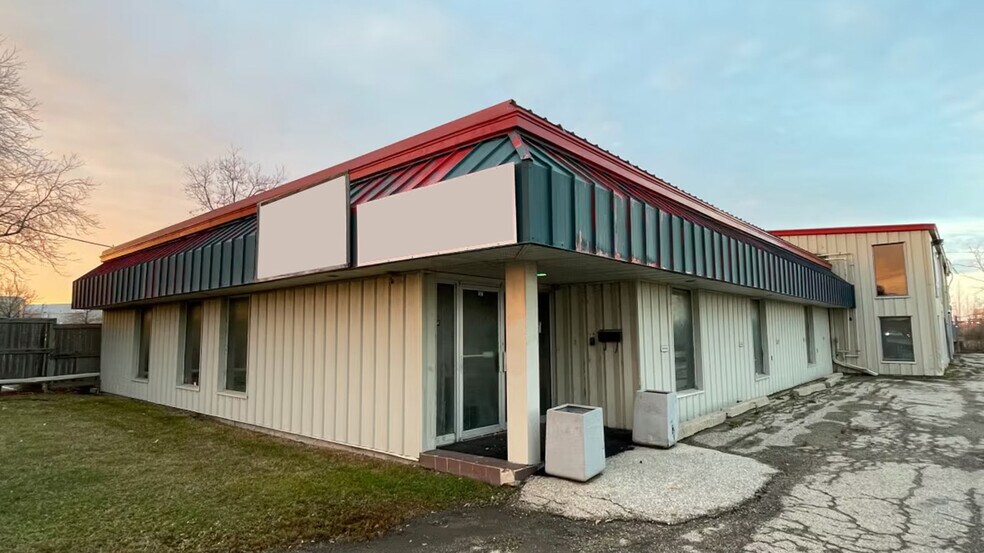 2245 Mcgillivray Blvd, Winnipeg, MB à louer - Photo du bâtiment - Image 1 de 8