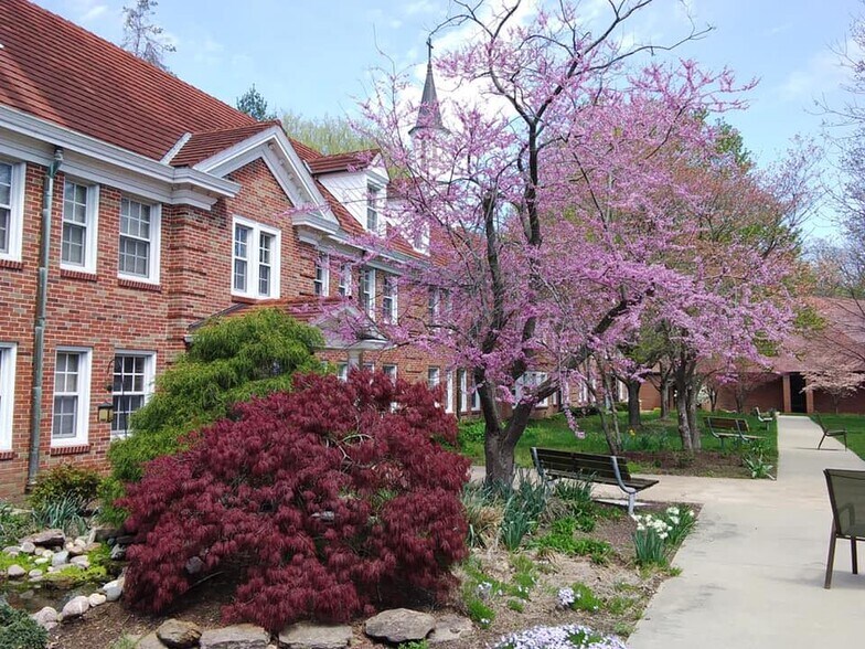 700 N 66th St, Belleville, IL à vendre - Photo du bâtiment - Image 2 de 11