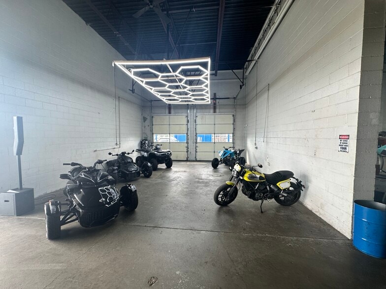 1001 N Coliseum Blvd, Fort Wayne, IN for sale - Building Photo - Image 3 of 5