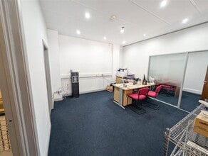 Market Pl, Dartford for lease Interior Photo- Image 2 of 6