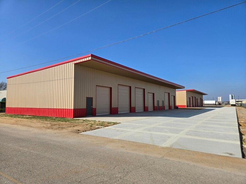 5240 Doolittle Ave, Shafter, CA for lease - Building Photo - Image 2 of 15