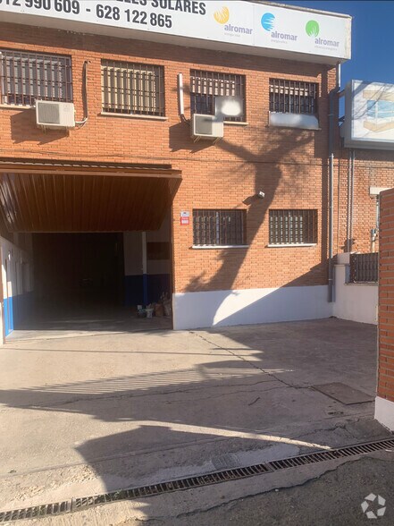 Calle de la Pirotécnia, 37B, Madrid, Madrid for lease - Building Photo - Image 2 of 6