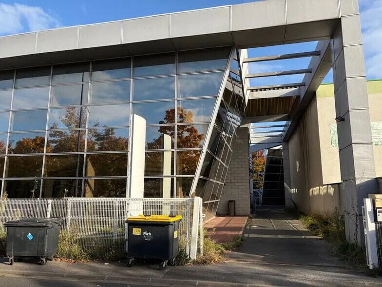 Bureau dans Champigny-sur-Marne à louer - Photo du bâtiment - Image 3 de 4