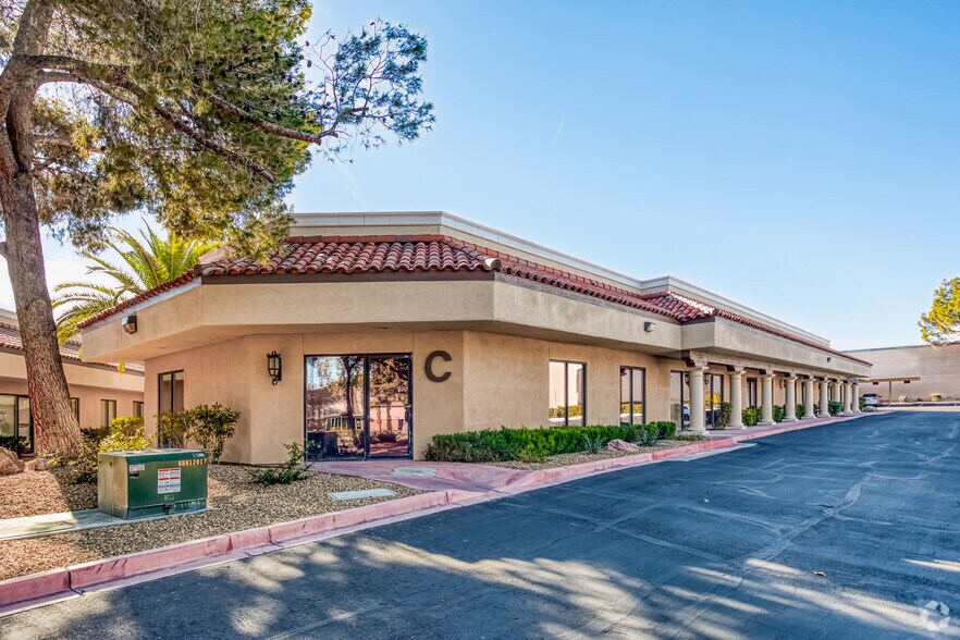 2700 E Chandler Ave, Las Vegas, NV à vendre - Photo du bâtiment - Image 2 de 21