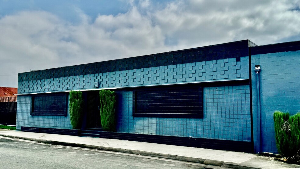 7356 Greenbush Ave, North Hollywood, CA for sale - Building Photo - Image 2 of 3