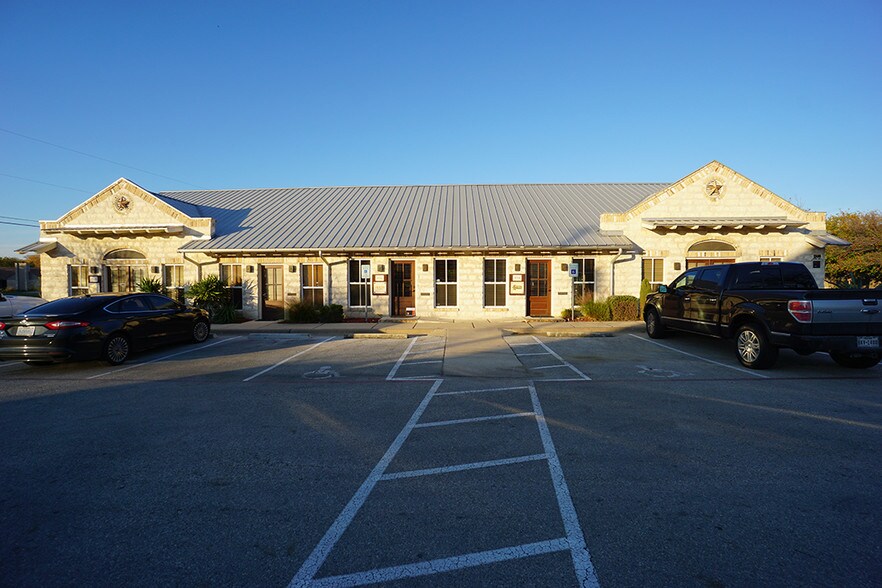 1930 Rawhide Dr, Round Rock, TX for lease - Building Photo - Image 1 of 2