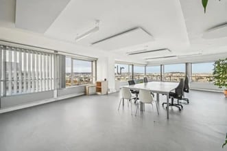 21-25 Quai André Citroën, Paris for lease Interior Photo- Image 1 of 12