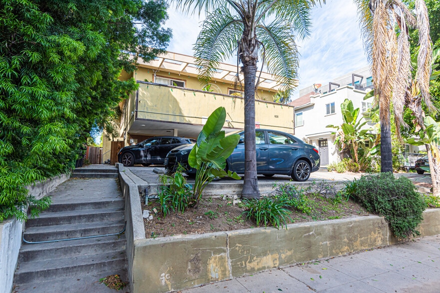 635 N Beachwood Dr, Los Angeles, CA for sale - Primary Photo - Image 1 of 7