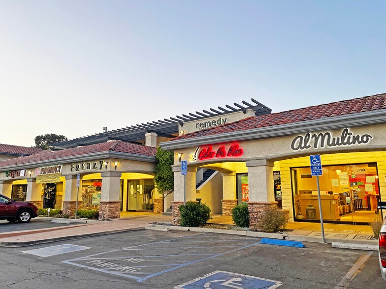 3637-3755 E Thousand Oaks Blvd, Thousand Oaks, CA à louer - Photo du bâtiment - Image 3 de 33