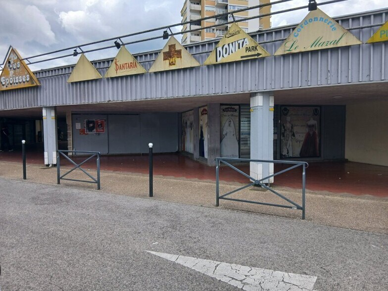 Flex in Besançon for sale - Building Photo - Image 2 of 4
