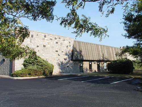 305 Knickerbocker Ave, Bohemia, NY for lease - Building Photo - Image 2 of 16