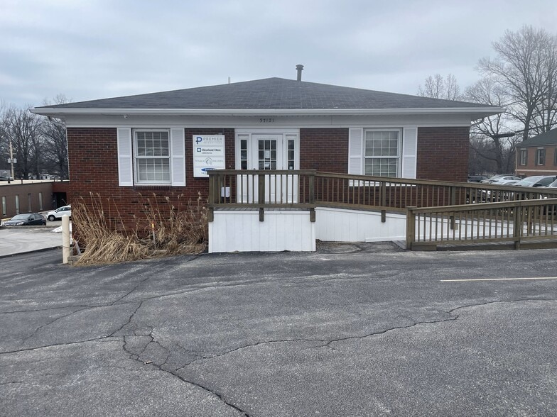 37121 Euclid Ave, Willoughby, OH for lease - Building Photo - Image 1 of 10