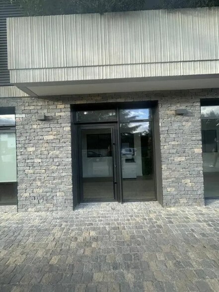 Office in Baillargues for lease - Building Photo - Image 3 of 4