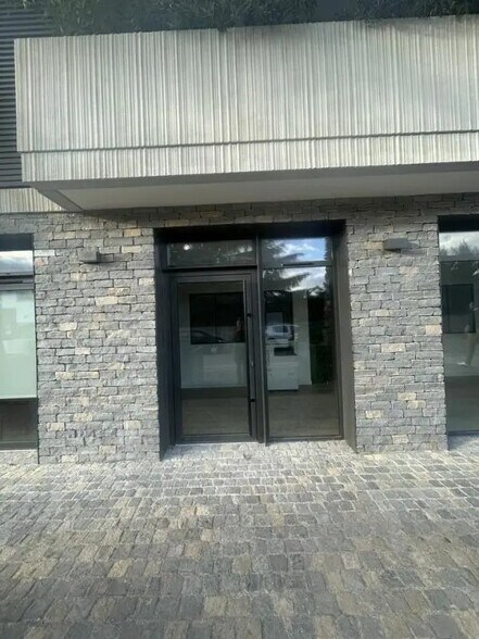 Bureau dans Baillargues à louer - Photo du bâtiment - Image 3 de 4