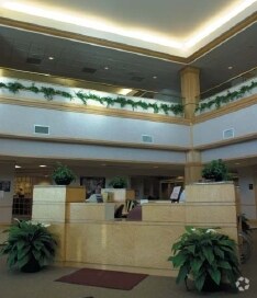 9650-9670 E Washington St, Indianapolis, IN à louer - Hall d’entrée - Image 2 de 7