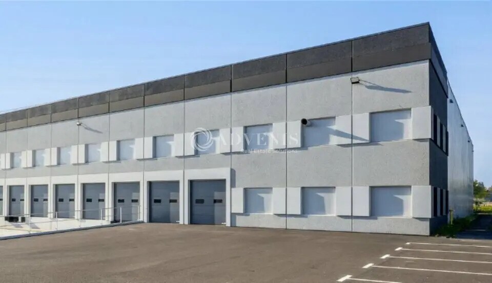 Industrial in Lisses for lease - Building Photo - Image 2 of 7