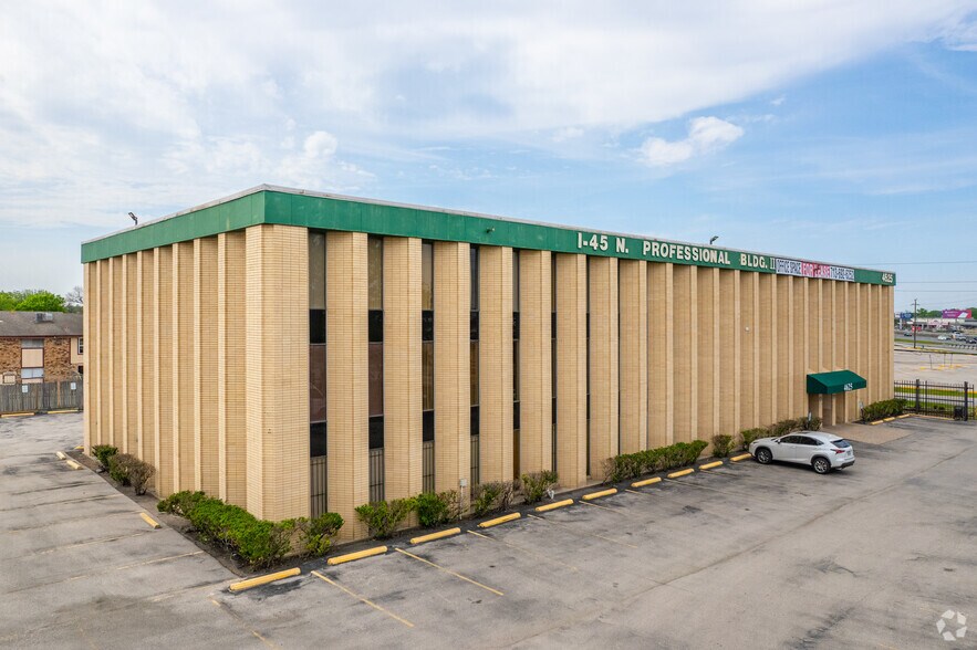 4615 N I-45, Houston, TX à louer - Photo du bâtiment - Image 1 de 17
