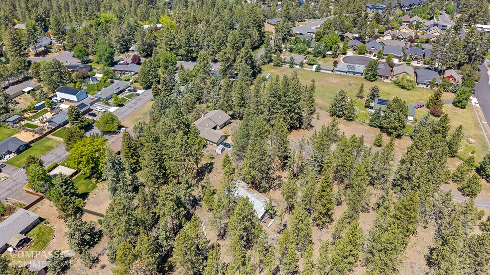 61521 Sunny Breeze Ln, Bend, OR à vendre - Photo du bâtiment - Image 3 de 10