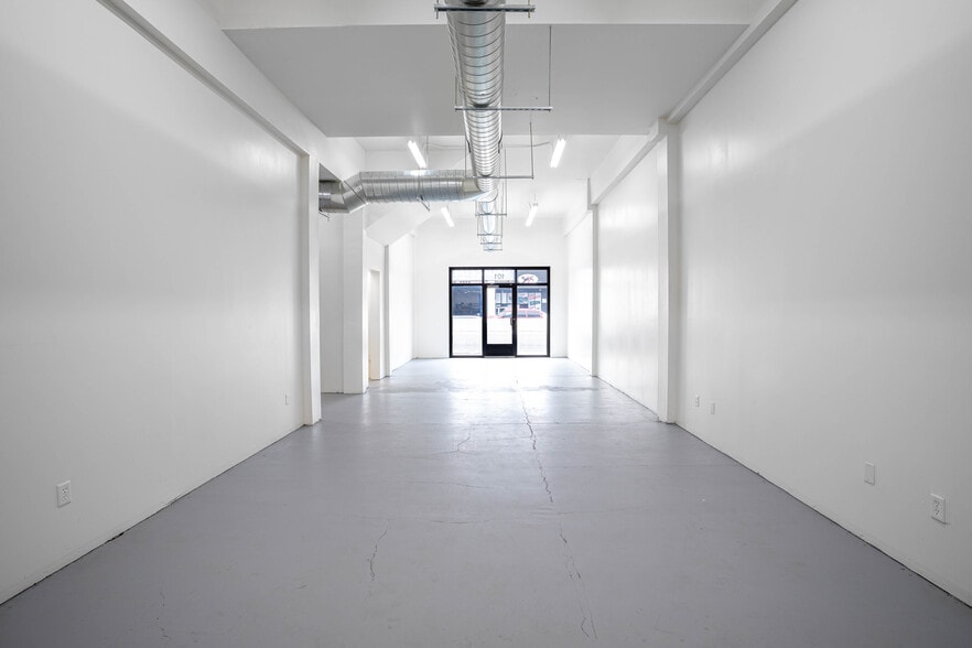 6025 Santa Monica Blvd, Los Angeles, CA for lease - Building Photo - Image 2 of 11