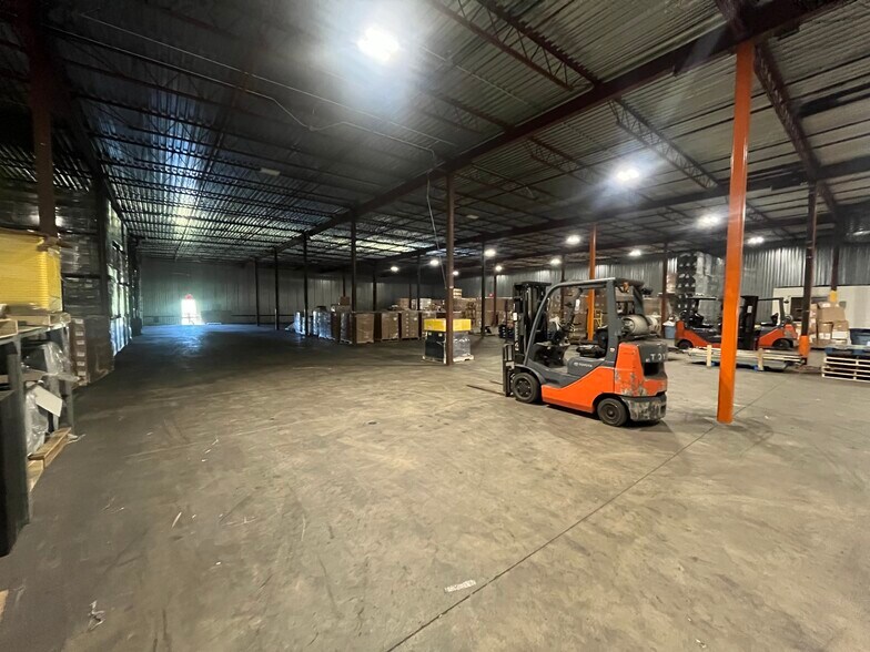 10748 US-9, Champlain, NY à louer - Photo du bâtiment - Image 2 de 4