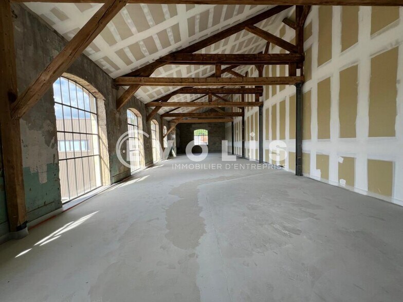 8 Rue De La Pierre Bleue, Chaponost for sale - Interior Photo - Image 3 of 7