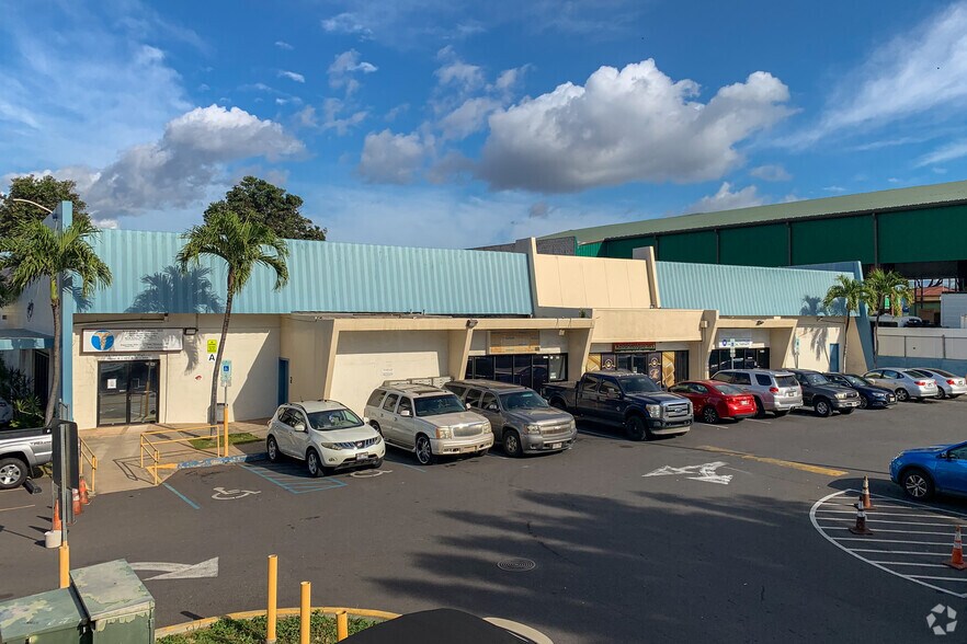 94-216 Farrington Hwy, Waipahu, HI à louer - Photo du bâtiment - Image 2 de 6